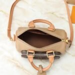 Louis Vuitton Keepall Bandoulière 25 Bag Beige 25cm M12627 - Image 2