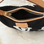 Louis Vuitton Hills Pochette Shearling Black 18cm M11920 - Image 8