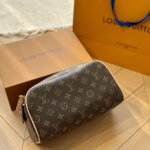Louis Vuitton Dopp Kit Toilet Pouch Monogram Brown 27Cm - Image 5