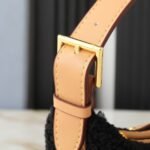 Louis Vuitton Hills Pochette Shearling Black 18cm M11920 - Image 5