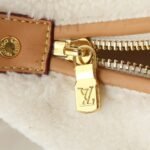 Louis Vuitton Hills Pochette Shearling White 18cm - Image 5