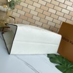 Louis Vuitton Onthego GM White Bag 41 cm - Image 4