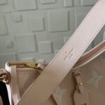 Super Vip 1:1 – Louis Vuitton Carryall PM Bag Bicolor Monogram Pink 29Cm M14209 - Image 7