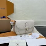 Super Vip 1:1 – Louis Vuitton Diane Bag Creme 23Cm M46388 - Image 3