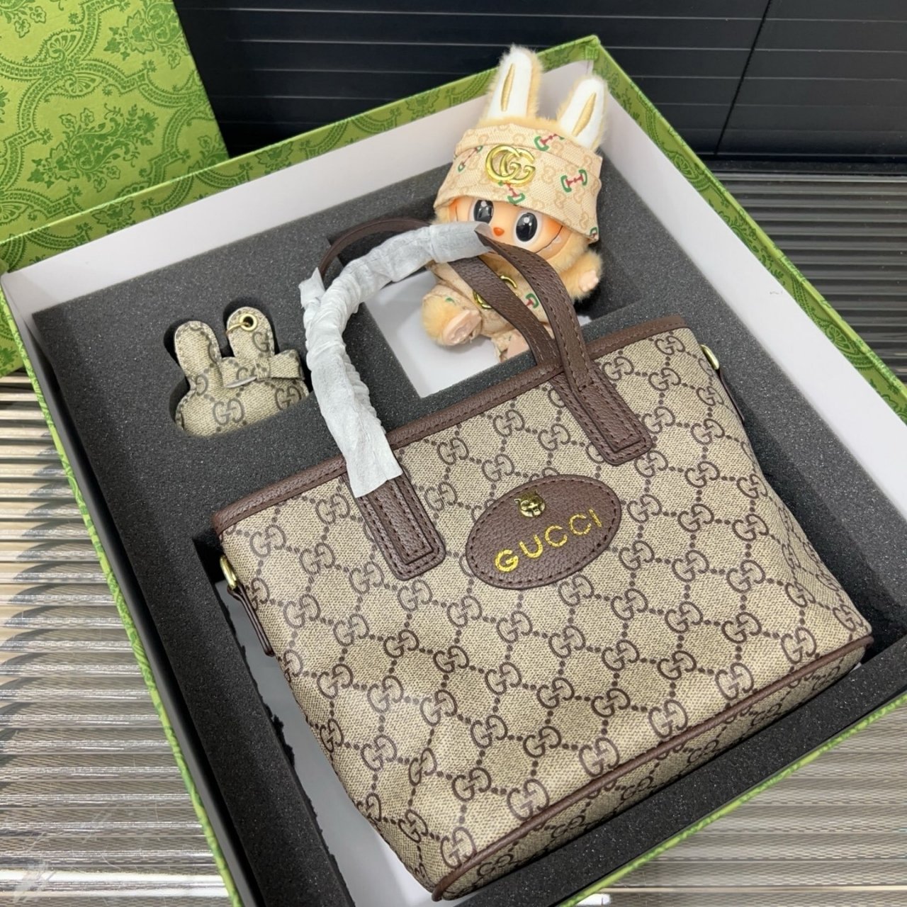 392-1-1.jpg Gift set: Gucci Neo Vintage Supreme Mini Tote Bag 22Cm - Image 1