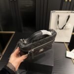 Chanel 25C Matelasse Vanity Black 19cm - Image 3