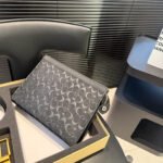 Gift set: Coach Charter Pouch With Signature Black 30Cm CBG27/OY2 - Image 2