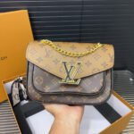 Gift set: Louis Vuitton Passy Monogram Canvas 23Cm M45592 - Image 4