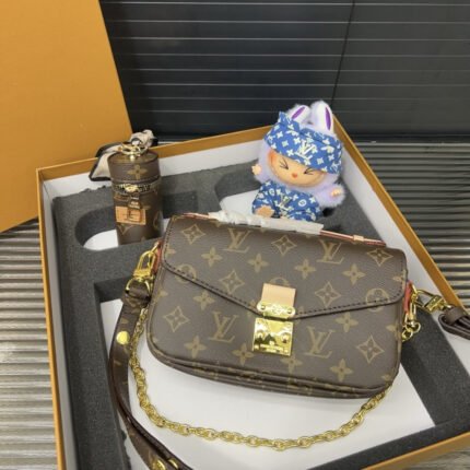 Gift set: Louis Vuitton Pochette Métis East West Brown 22Cm M46279