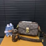 Gift set: Louis Vuitton Pochette Métis East West Brown 22Cm M46279 - Image 2