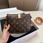 Gift set: Louis Vuitton Saumur BB Bag Monogram Brown 20Cm M46740 - Image 3