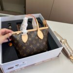 Gift set: Louis Vuitton Neverfull BB Bag Beige 24Cm M46705