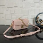 Super Vip 1:1 – Louis Vuitton Pochette Métis East West Pink 21Cm M14208 - Image 3