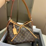 Gift set: Louis Vuitton CarryAll PM Bag Monogram Canvas 29Cm M46203 - Image 2