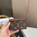 Gift set: Louis Vuitton CarryAll PM Bag Monogram Canvas 29Cm M46203 - Image 7