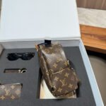 Gift set: Louis Vuitton Monogram Palm Springs Mini Backpack Brown 22Cm M44873 - Image 3