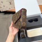 Gift set: Louis Vuitton Félicie Pochette Bag Monogram Brown 22Cm M81896 - Image 3