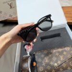 Gift set: Louis Vuitton Félicie Pochette Bag Monogram Brown 22Cm M81896 - Image 6