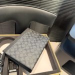 Gift set: Coach Charter Pouch With Signature Gray 30Cm - Image 3