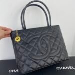 Chanel Medallion Tote Bag Black 30cm - Image 2