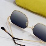 Gucci Square Frame Sunglasses Gold Metal Frame ‎648494 I3330 8012 - Image 2