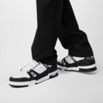 Louis Vuitton Trainer Sneakers Black And White 1A9JGB - Image 10