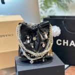 Chanel 22 Mini Bag Decorative Charms Black 20cm AS3980 B17507 94305 - Image 2