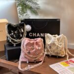 Chanel 22 Mini Bag Decorative Charms Black 20cm AS3980 B17507 94305 - Image 3