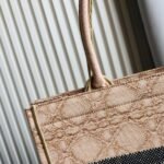 Dior Medium Book Tote Cannage Raffia Natural 35cm - Image 3
