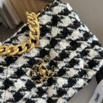 Chanel 19 Bag Tweed White And Black 26cm - Image 3