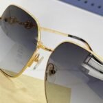 Gucci Square Frame Sunglasses Gold Metal Frame ‎648494 I3330 8012 - Image 4