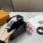 Louis Vuitton Capucines Alligator Black 20cm N92173 - Image 3