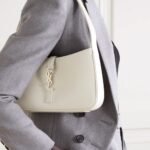 Saint Laurent Mini Le 5 À 7 Blanc Vintage 19cm 7103182R20W9207 - Image 5