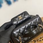 Chanel 22K Small Vanity Case With Pockets In Black 17cm - Image 3