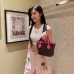 Louis Vuitton Neverfull Bandoulière Inside Out Rose Pondichery 20cm M12106 - Image 8