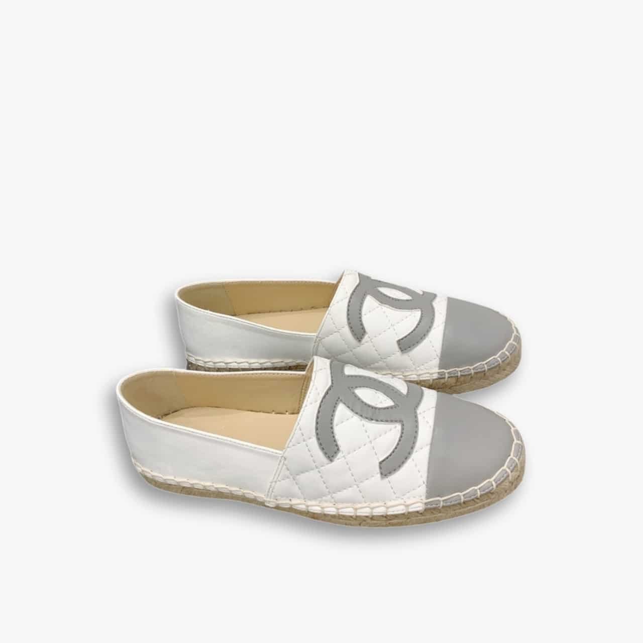 ELG_CNS1016.jpg Chanel CC Espadrilles Loafer White Grey - Image 1