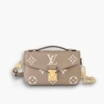 Louis Vuitton Pochette Métis East West Cream 21cm M23081