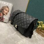 Louis Vuitton Taigarama Messenger Bag Black 29cm M30746 - Image 3