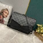 Louis Vuitton Taigarama Messenger Bag Black 29cm M30746 - Image 2