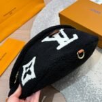 Louis Vuitton Bumbag Monogram Teddy Fleece Black 30cm - Image 5