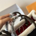 Louis Vuitton Black Shearling Monogram Onthego Gm Bag Black 35cm - Image 6