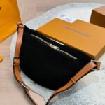 Louis Vuitton Bumbag Monogram Teddy Fleece Black 30cm - Image 8