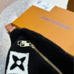 Louis Vuitton Bumbag Monogram Teddy Fleece Black 30cm - Image 9