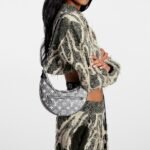 Louis Vuitton Loop 23cm M21752 - Image 8