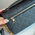 Louis Vuitton Pochette Métis East West Black 21cm M46595 - Image 4