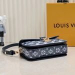 Louis Vuitton Pochette Métis East West Monogram Spruce 21cm M22834 - Image 3