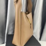 Saint Laurent Le 5 À 7 Supple Large Beige 27cm - Image 5